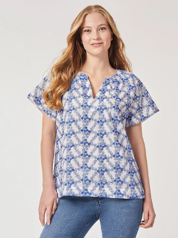 Minimalist Chic Plus Size Popover Floral Embroidery Short Sleeve Blouse