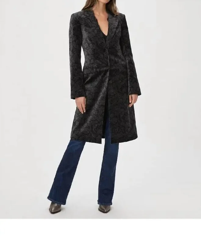 Feminine Allure Arlynn Coat In Black