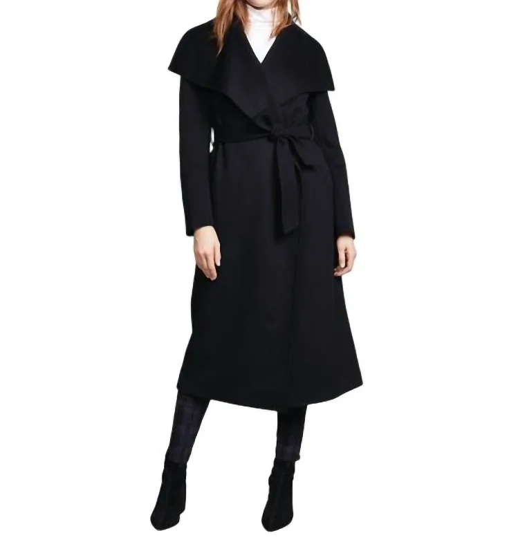 Timeless Elegant Ladies Belted Light Wool Coat In Black